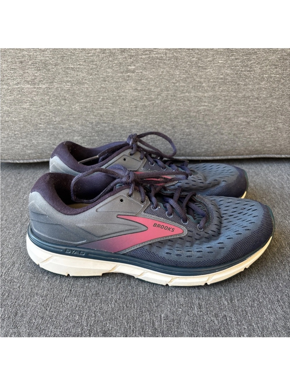 Brooks Sneakers Shoes Womens Size 9.5 WIDE (D) Dyad 11 1203121D490 Blue Purple